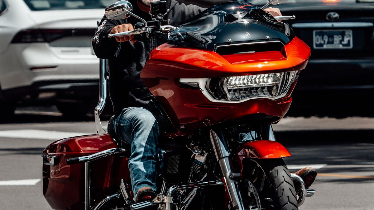 Motorcycle riding in city traffic, illustrating Texas motorcycle insurance