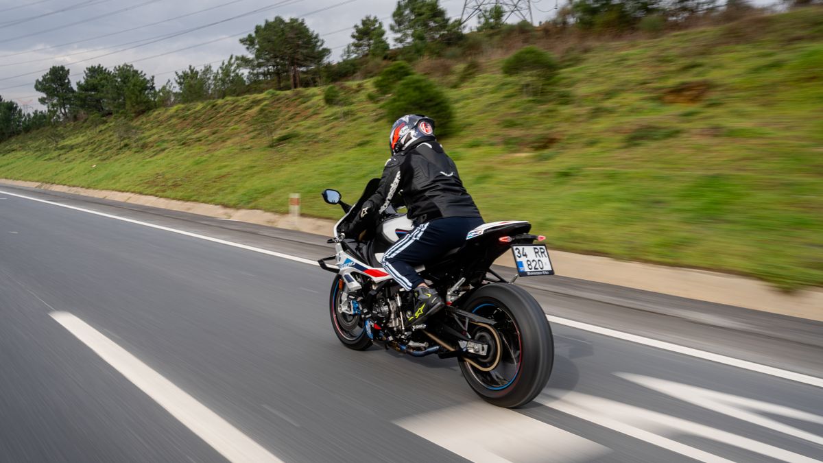 Motorcyclist riding on an open highway, illustrating the Texas Class M licence process